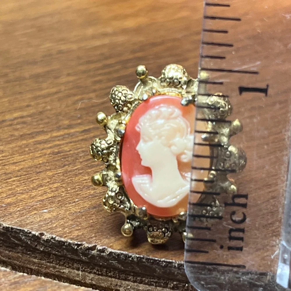 Vtg 18K HGE Gold Tone Coral Pink Cameo Statement Ring Victorian Style 5.75
